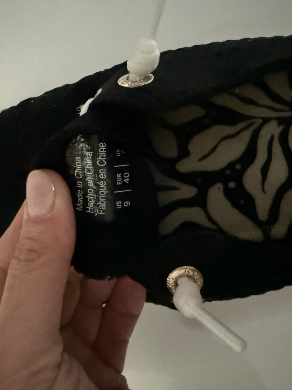 Black Roxy Slip-On Sneakers with White Drawcords Size 9 - Picture 3 of 5
